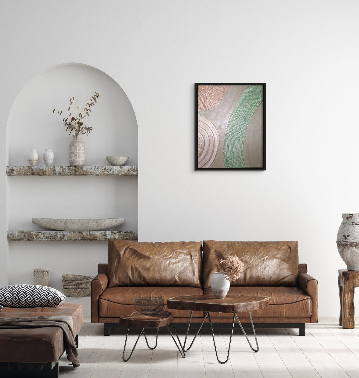 Tablou crem verde stil mid century art textura in relief accente aurii amplasat in living canapea maro si masuta cafea lemn decoratiuni interioare