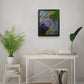 tablou licheni si canvas pictat manual decoratiuni interioare culoare albastru verde auriu si galben mustar in living consola alba si plante naturale